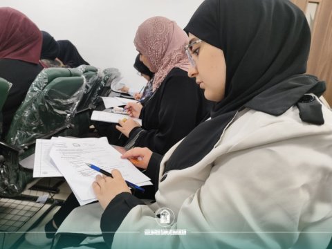 السيدة العميدة تتابع سير الامتحانات النهائية ميدانياً