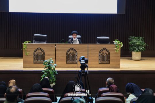 الجامعة تنظم فعالية علمية حول التربية الحديثة والسلوكيات الرسمية في المناسبات الأكاديمية