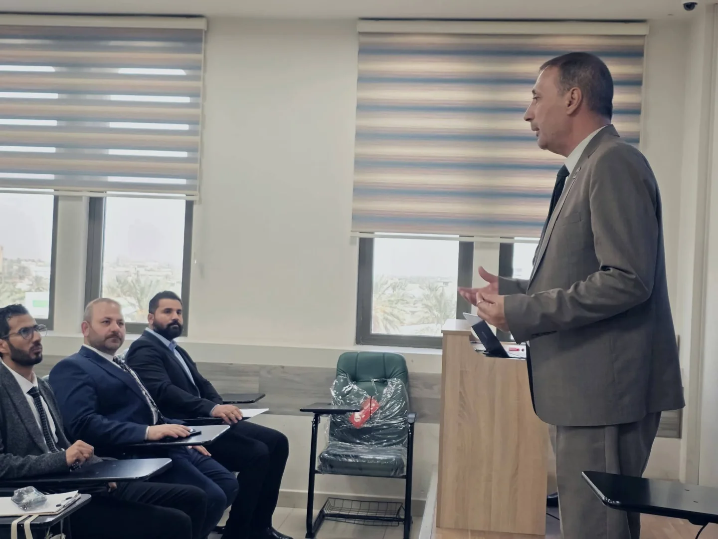 قسم اللغة الإنجليزية في كلية التربية ينظّم دورة تدريبية حول ضوابط اللجنة الامتحانية وكيفية تطبيقها