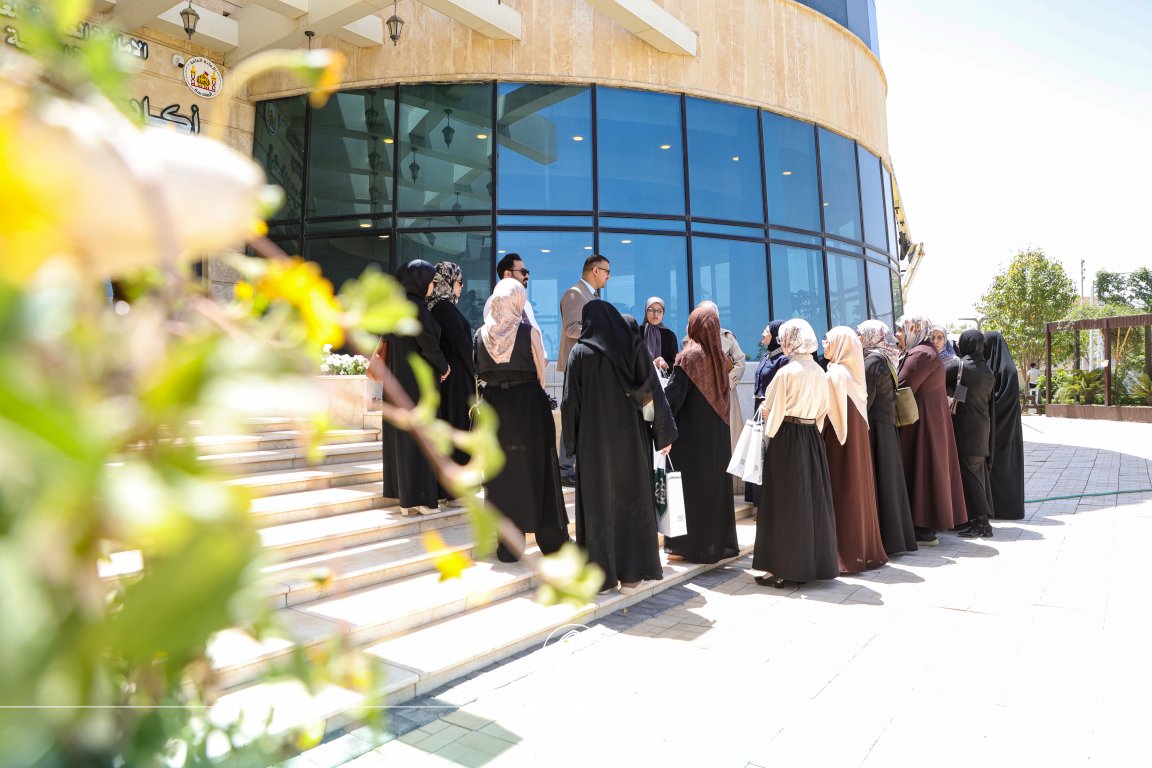 كلية الصيدلة تجسّد رسالتها الإنسانية بزيارة مجتمعية إلى أكاديمية السبطين