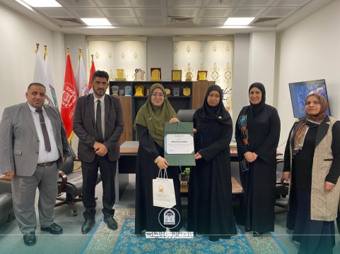 بعد تصدّر جامعة الزهراء (ع) للبنات المسابقة.. كلية الصيدلة تكرّم إحدى طالباتها المشاركات
