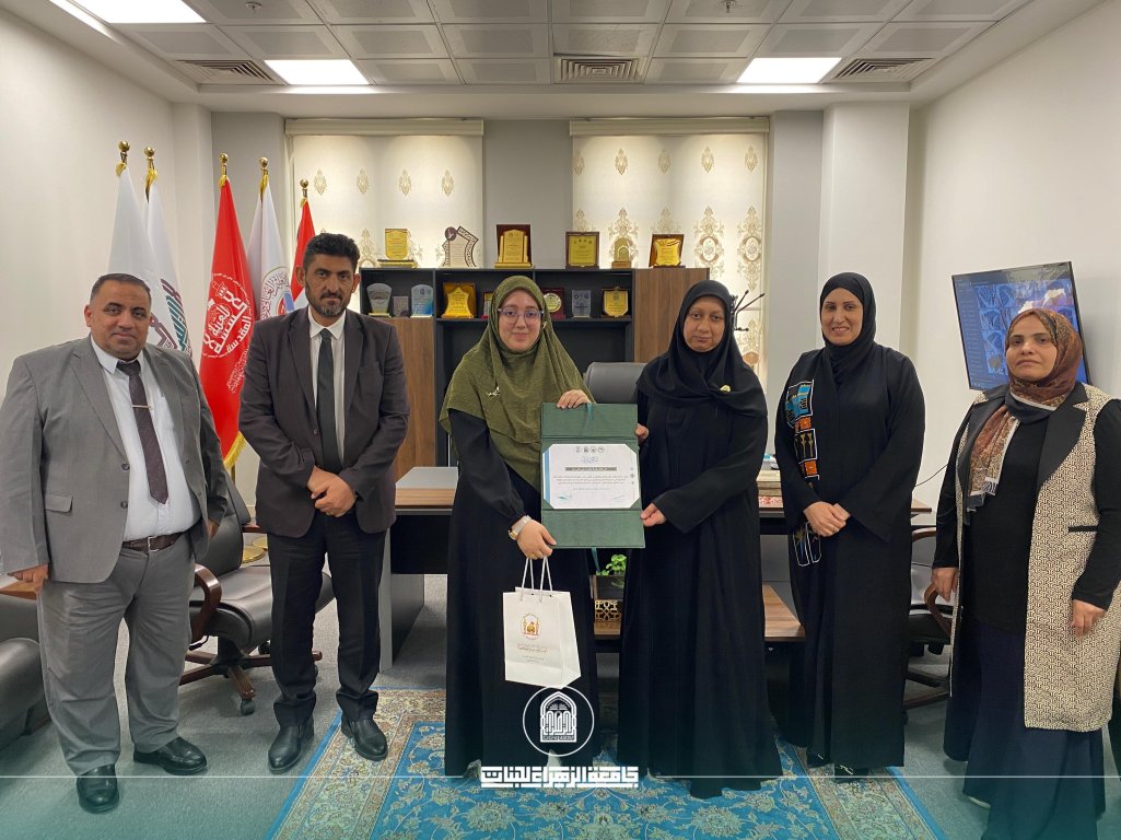 بعد تصدّر جامعة الزهراء (ع) للبنات المسابقة.. كلية الصيدلة تكرّم إحدى طالباتها المشاركات