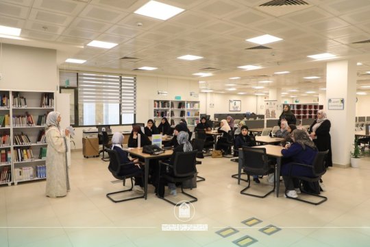 طالبات هندسة التصميم الرقمي يشاركن في ندوة تعريفية بخدمات المكتبة المركزية