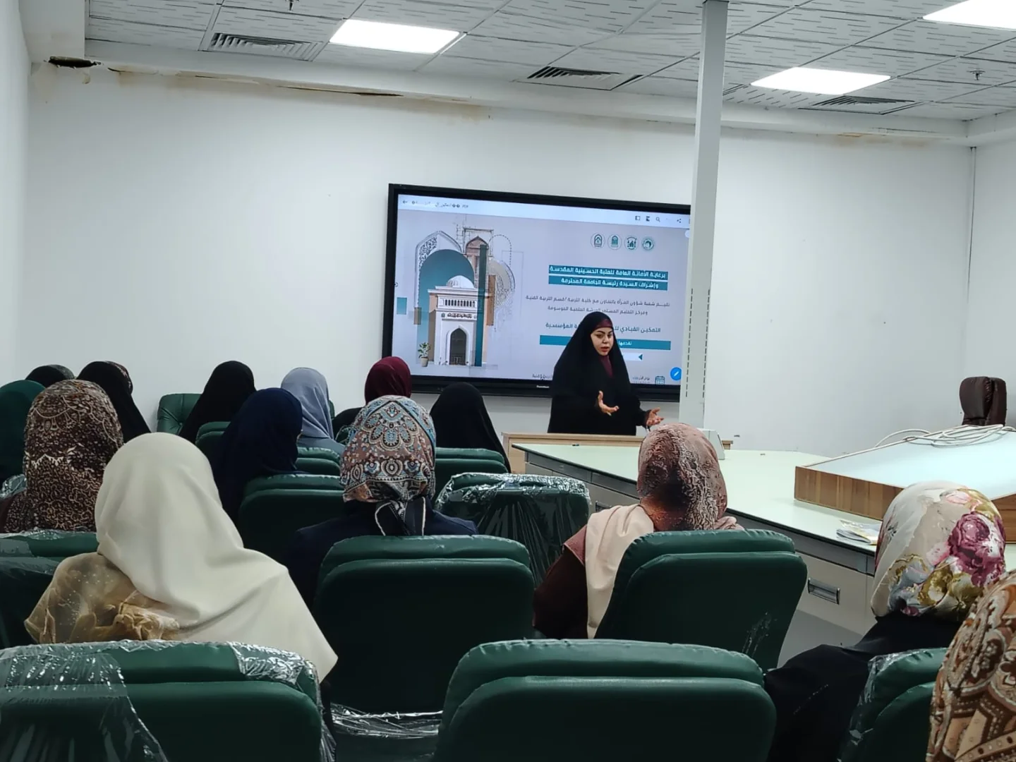 كلية التربية تنظّم ورشة توعوية حول التمكين القيادي للمرأة والمشاركة المؤسسية