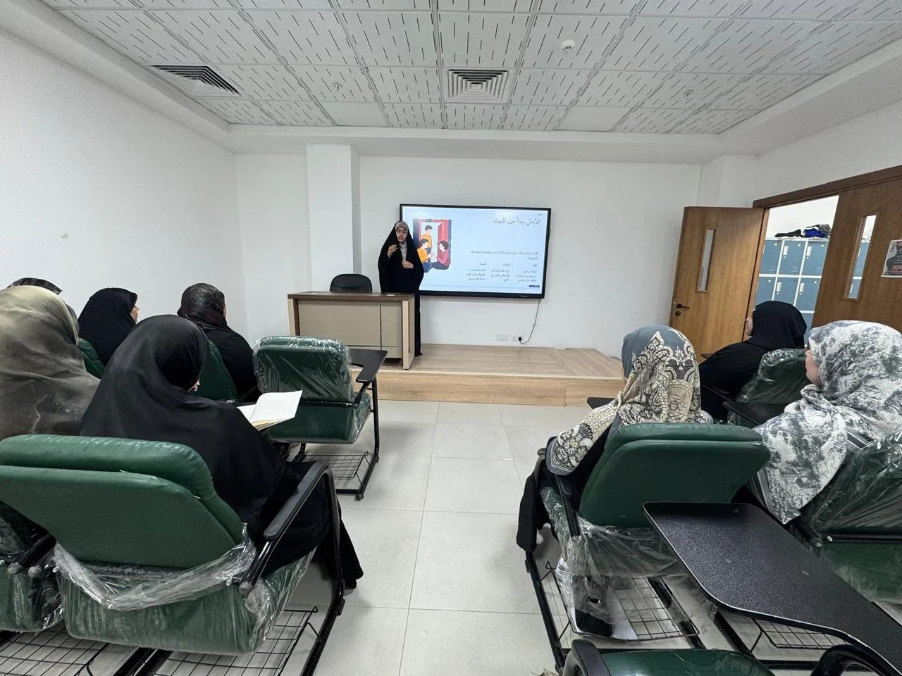 كلية التربية تنظّم ورشة توعوية بعنوان «الأسرة المتماسكة أساس مجتمع آمن»
