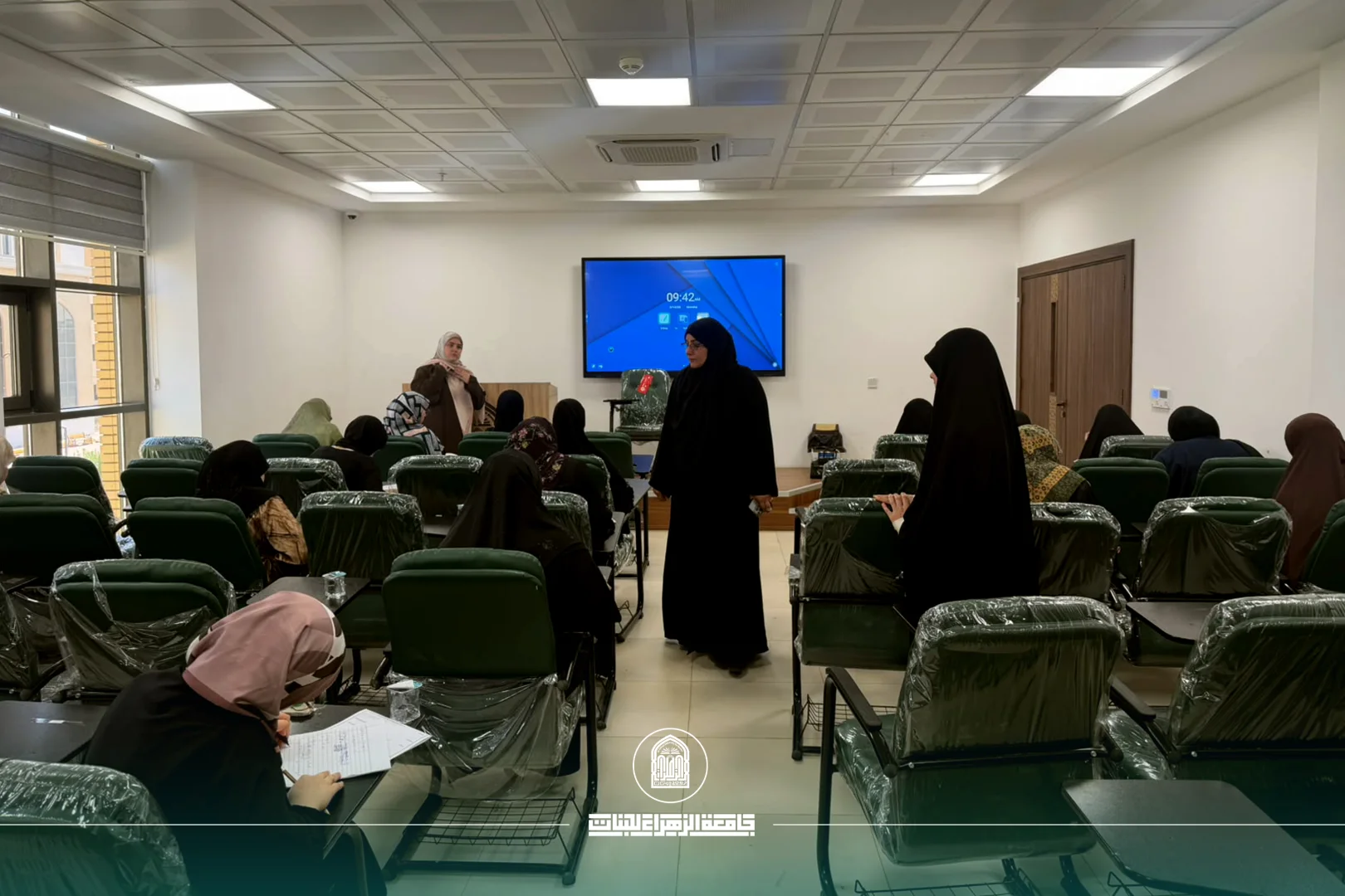 Dean Inspects the Conduct of Second-Round Examinations at the College of Engineering
