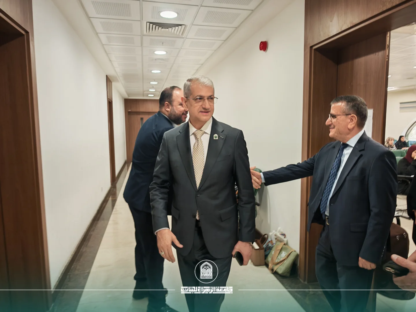 مساعدا رئيسة جامعة الزهراء يتفقدان القاعات الامتحانية في كلية التربية