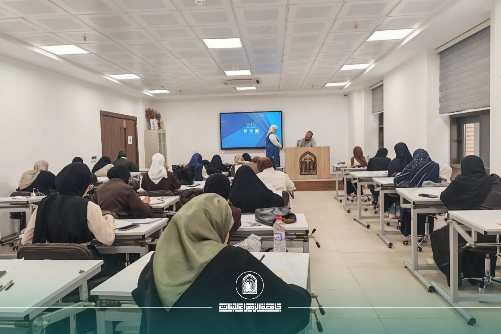 طالبات المستوى الثاني في هندسة العمارة يستأنفن دروس التصميم المعماري