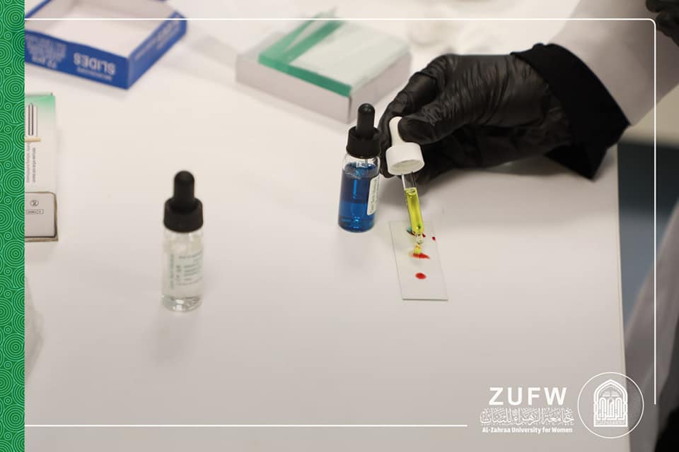 قسم تقنيات العلاج الطبيعي ينظم  نشاط تطوعي  طلابي بإشراف االاستاذه المختصين لفحص فصليه دم(blood typing) مجانا