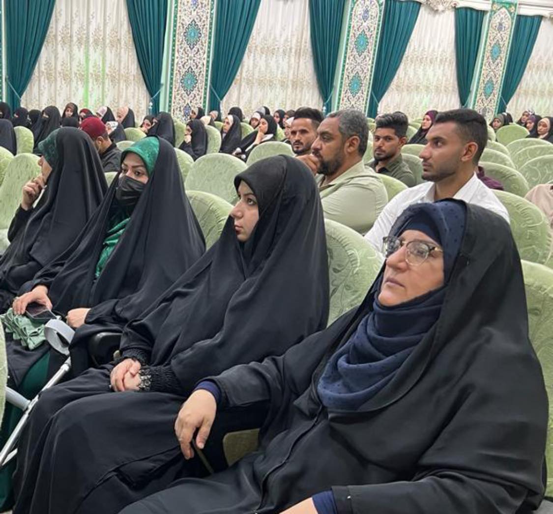 طالبات من جامعة الزهراء ( ع ) للبنات ، يشاركن في حلقة نقاشية من جامعة الموصل حول النظام الكوني .