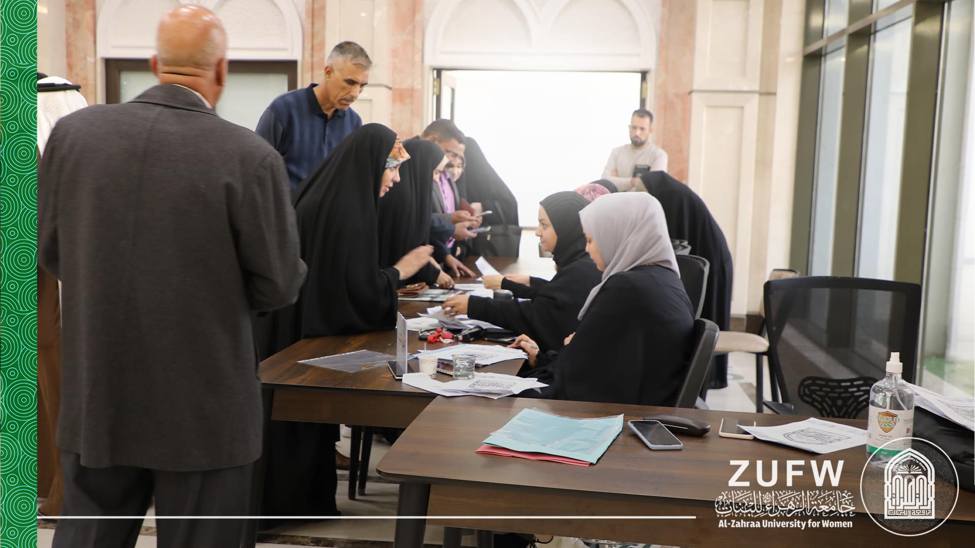 جانب من سير عملية التسجيل في جامعة الزهراء (عليها السلام) للبنات