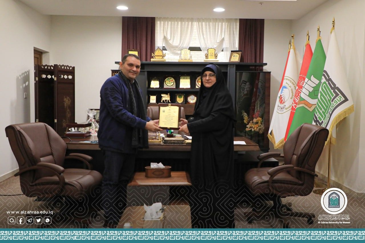 وفد من دولتي الهند وباكستان يزور جامعة الزهراء (عليها السلام) للبنات