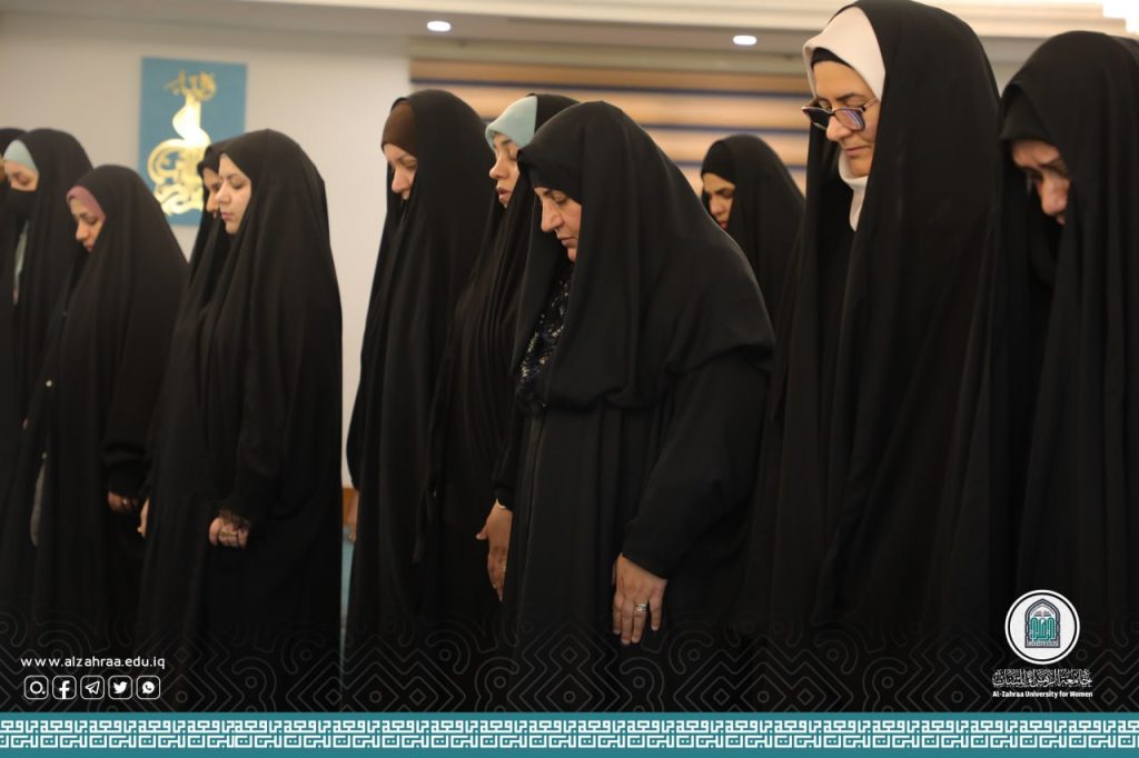 خرّيجات جامعة الزهراء (ع) للبنات يؤدين صلاة الشكر في مصلى الجامعة