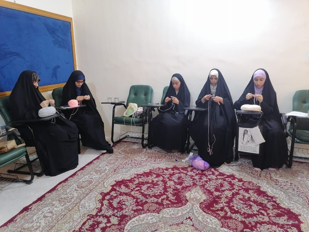 “Basics of the Art of Knitting” A course organized by the Women’s Empowerment Division for female students of Al-Zahraa University for Women.