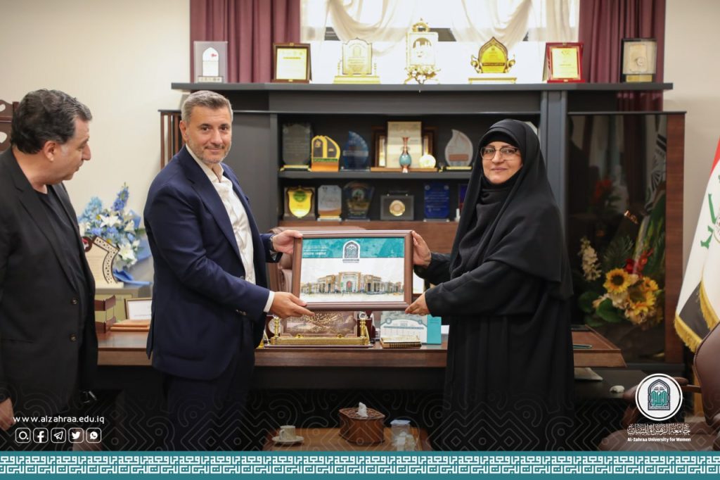 وفدان من العتبة الزينبية والجامعة العربية الدولية السورية يصلان مبنى الجامعة