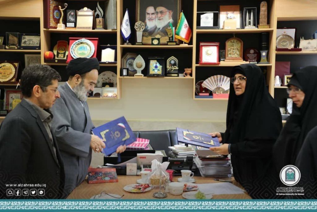 رئيسة جامعة الزهراء(عليها السلام) للبنات تُلبي دعوة جامعة الأديان والمذاهب في قم المقدسة