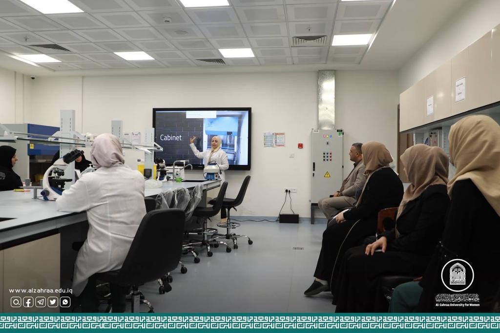 تدريب العاملين في المختبر وكيفية التعامل مع الأجهزة: ورشة علمية تقيمها كلية الصيدلة