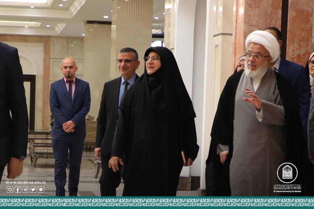 العتبة الحسينية المقدّسة توجّه بتعيين الخريجين الثلاثة الأوائل من جامعاتها في المؤسسات التابعة لها