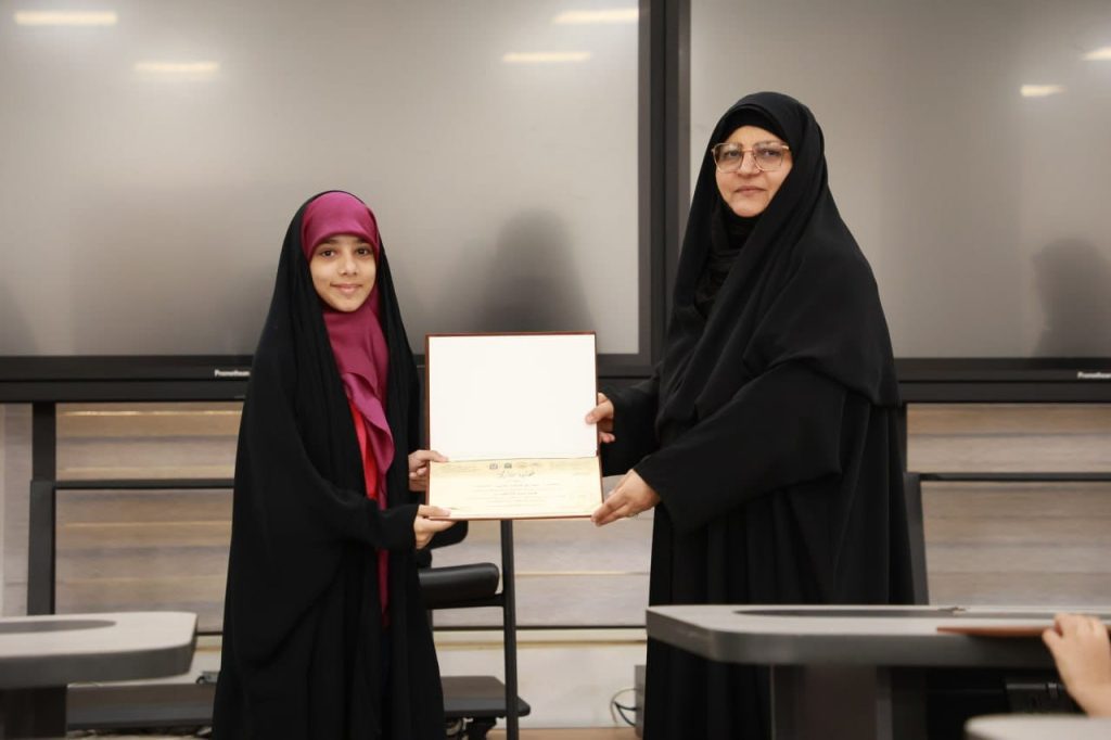 المبرمج الصغير: دورة للأطفال (صناع المستقبل)  في جامعة الزهراء (عليها السلام) للبنات