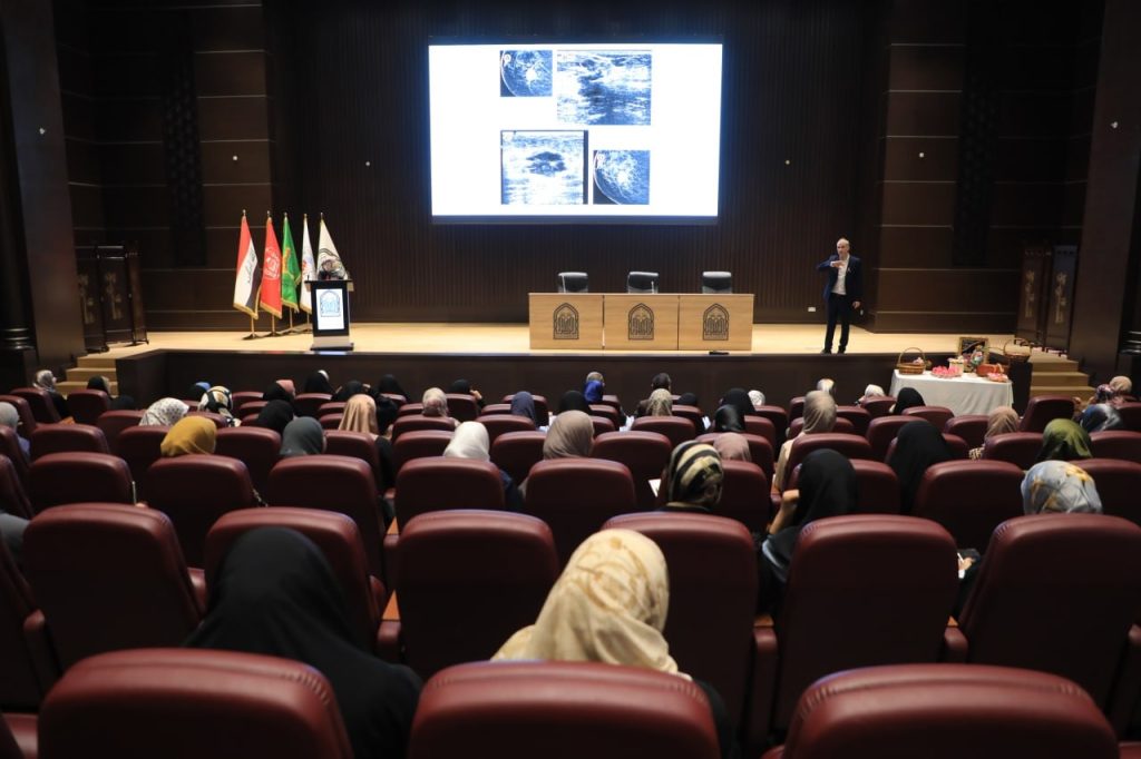 حملة توعوية عن سرطان الثدي تقام في جامعة الزهراء (عليها السلام) للبنات