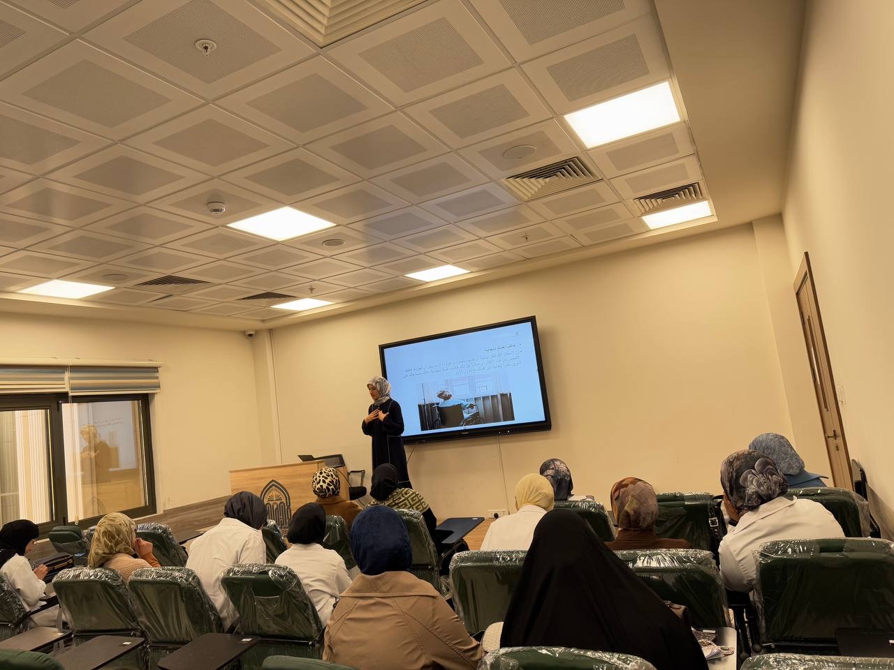 Health and Medical Technologies Faculty Holds Awareness Seminar on “Overcoming Negative Thoughts”