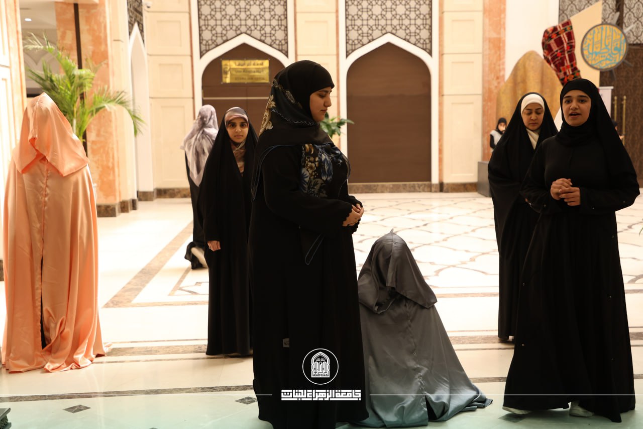 Theatrical Performance That Humbly Embodies Complexity with Subtlety