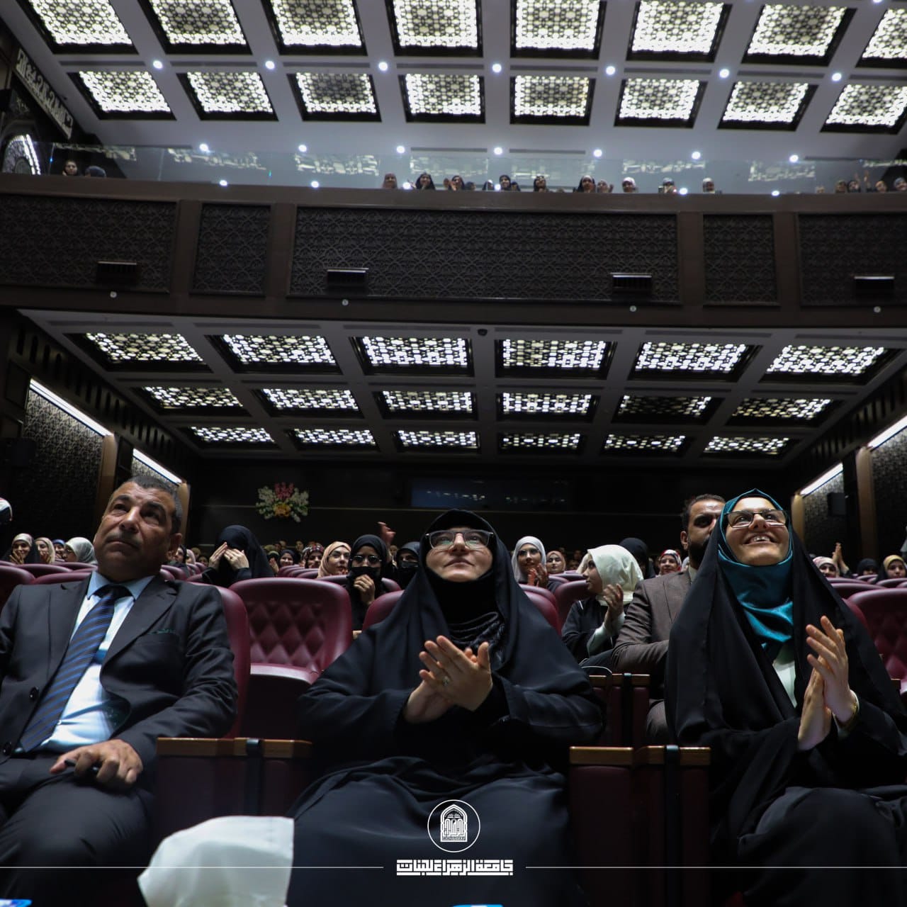 يقيم قسم اللغة الانجليزية/كلية التربية في جامعة الزهراء (عليها السلام) مناظرة علميّة مع جامعتين حكوميتين تنتهي بفوز الأوّل