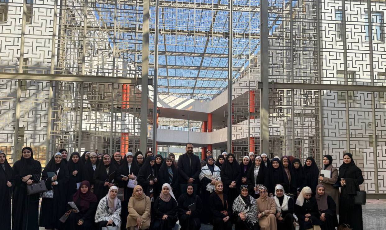 قسم اللغة الإنجليزية بجامعة الزهراء (عليها السلام) للبنات في زيارة علمية لمجموعة الوارث والعميد التعليمية