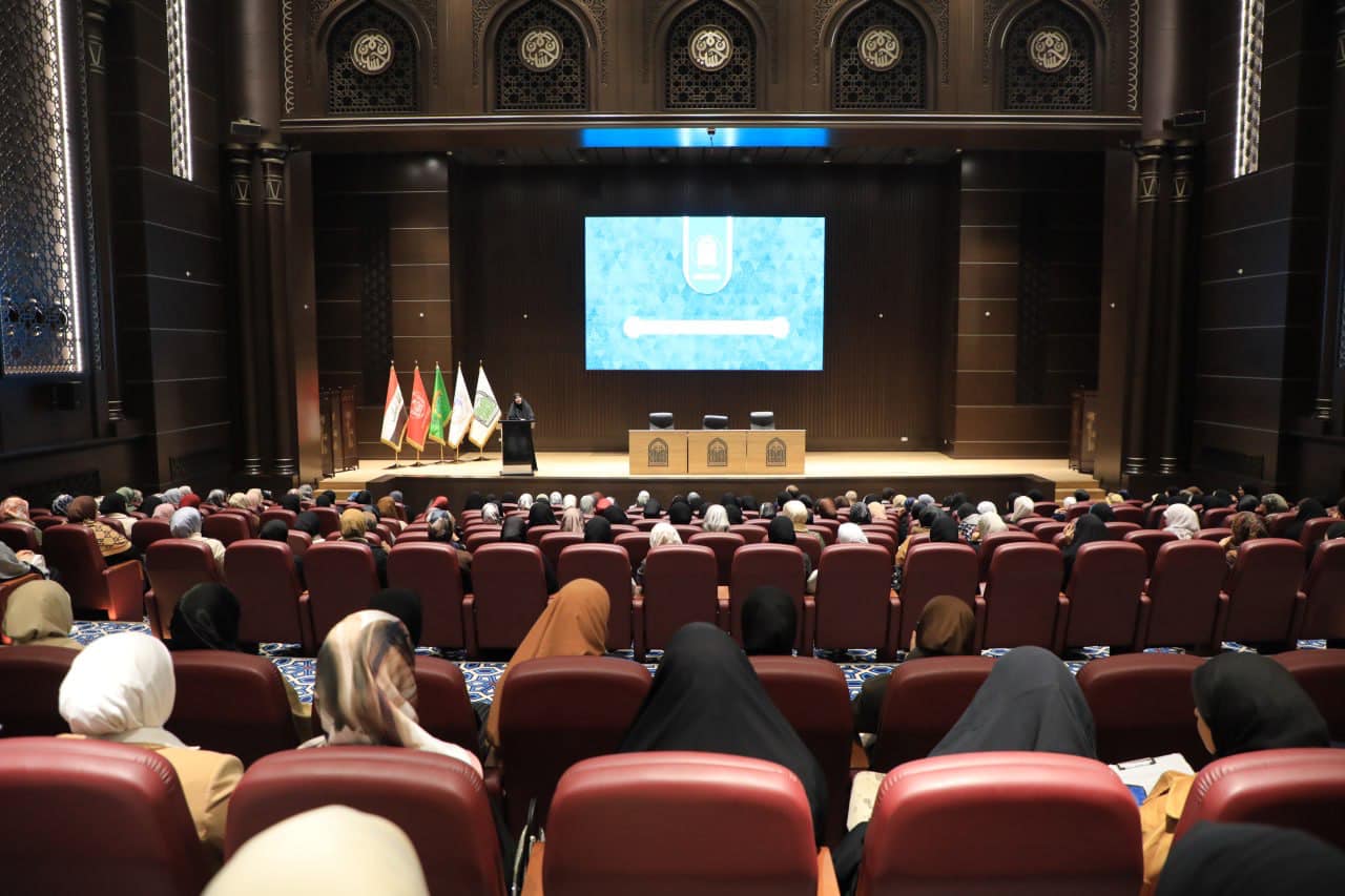 كلية هندسة تكنولوجيا المعلومات تستقبل طالبات المرحلة الأولى بجولة تعريفية وترحيب مميز