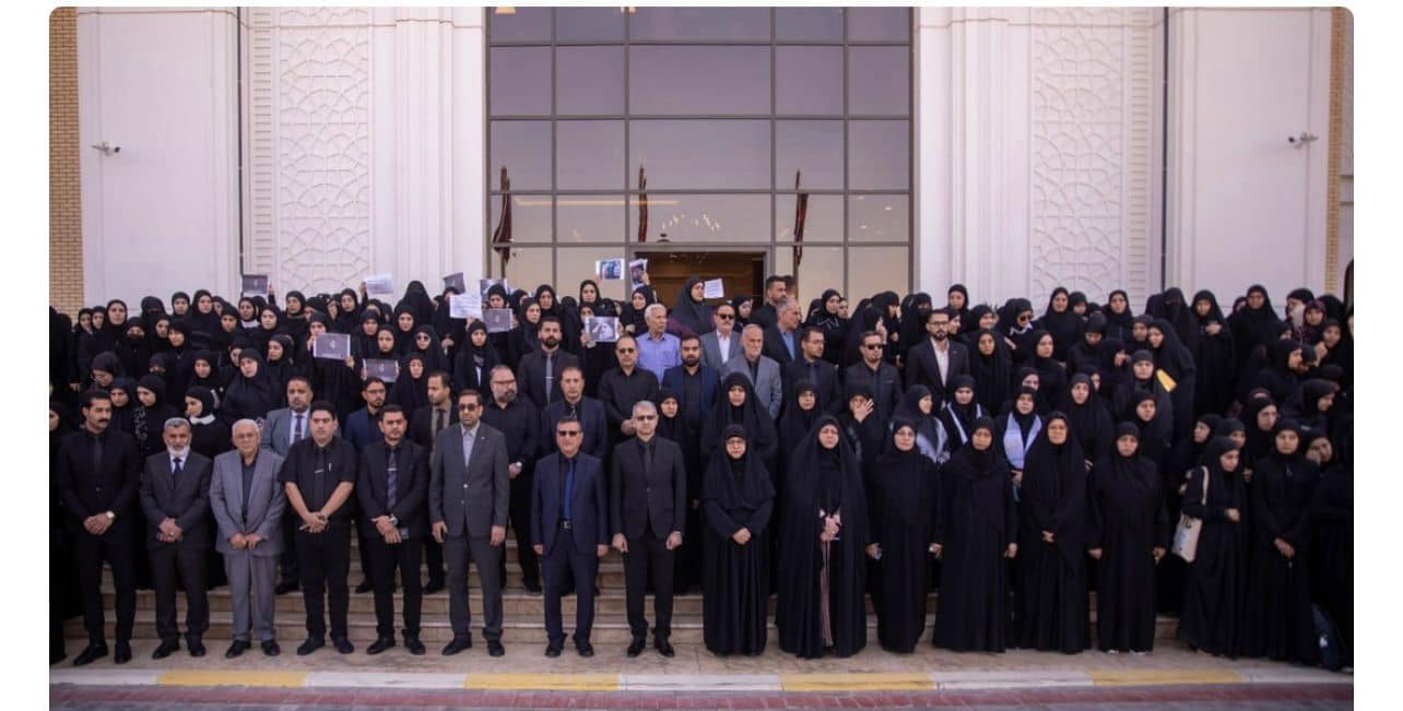 وقفة حداد وقراءة سورة الفاتحة في جامعة الزهراء (عليها السلام)