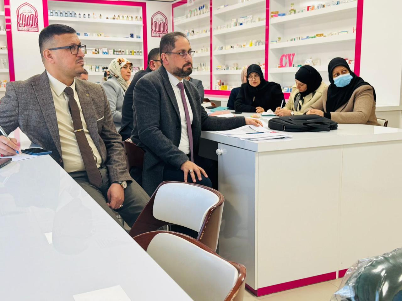 اجتماعات مكثفة لمتابعة محاور الاعتماد البرامجي في كلية الصيدلة في جامعة الزهراء (ع) للبنات