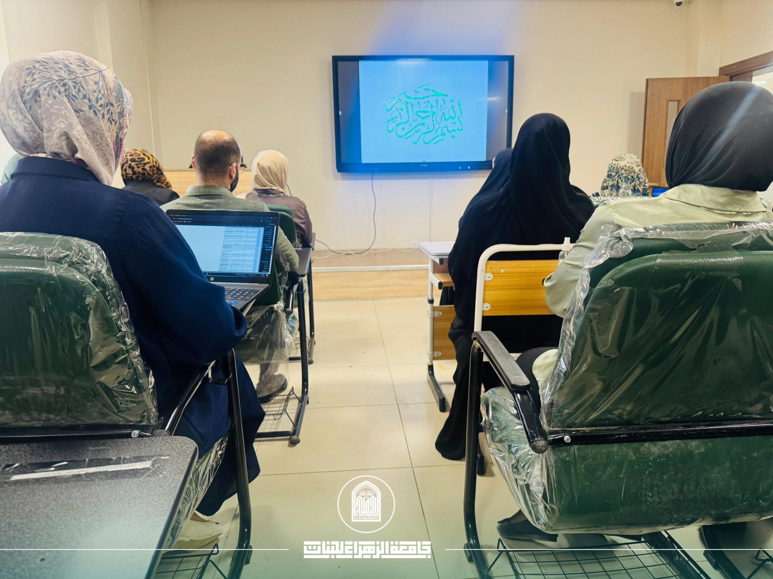 كلية الصيدلة تنظّم ورشة علمية بعنوان: " "الحصول على المركبات الايضية الثانوية بإستخدام تقنية زراعة الأنسجة النباتية"