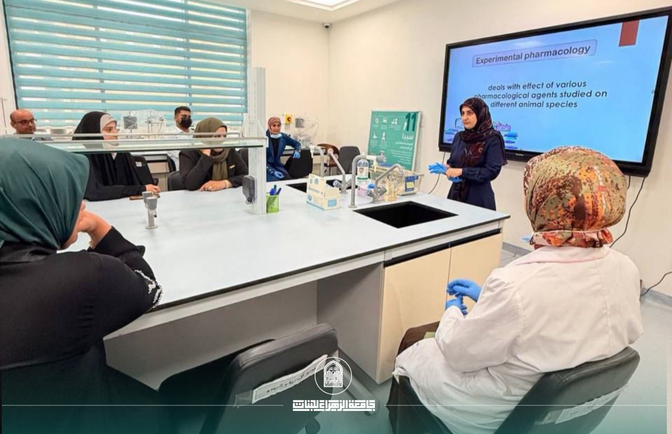 كلية الصيدلة تنظّم دورة تدريبية حول أجهزة مختبر الأدوية والسموم